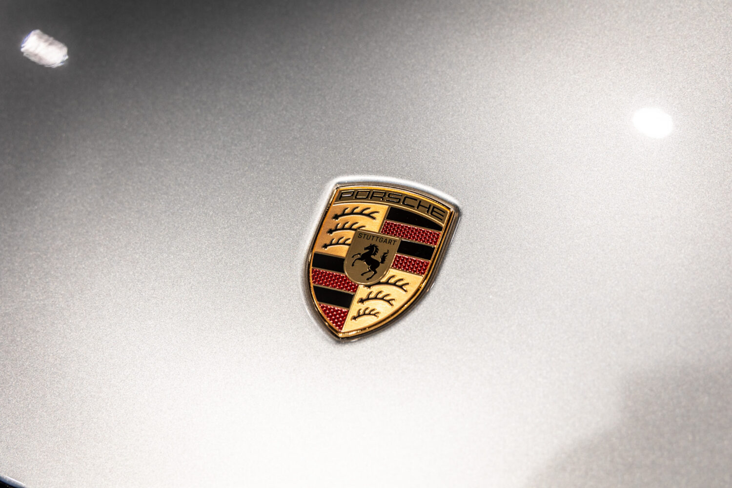 タイカンクロスツーリスモ 4 4+1シート 4WD