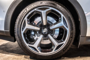 タイカンクロスツーリスモ 4 4+1シート 4WD