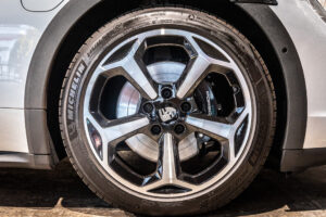 タイカンクロスツーリスモ 4 4+1シート 4WD