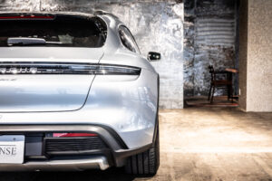 タイカンクロスツーリスモ 4 4+1シート 4WD