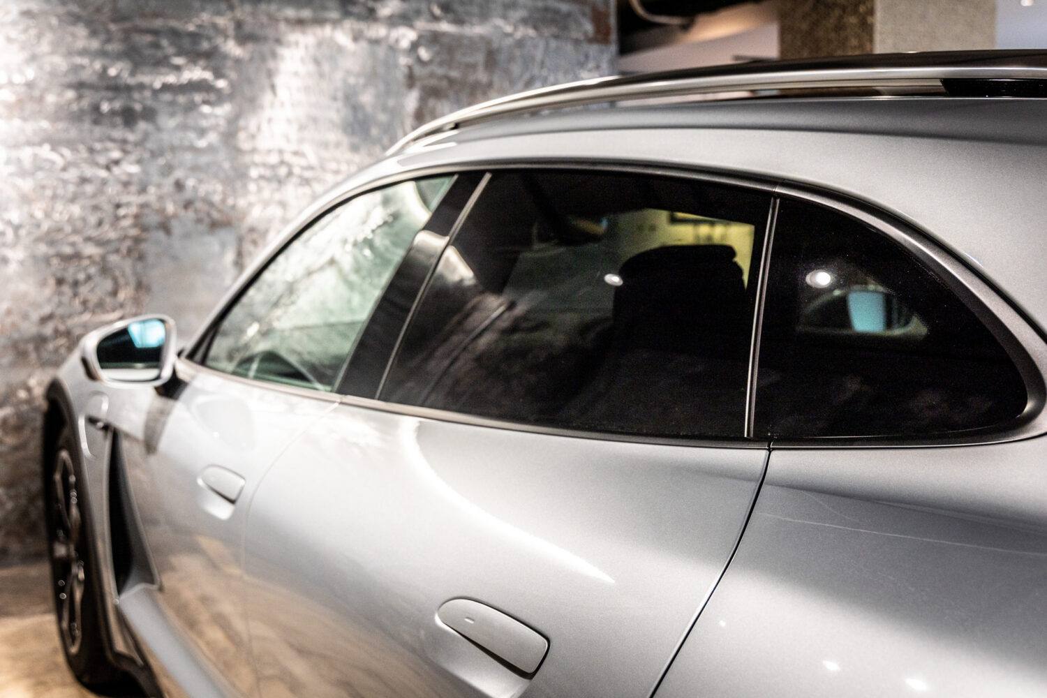 タイカンクロスツーリスモ 4 4+1シート 4WD