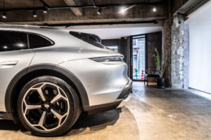 タイカンクロスツーリスモ 4 4+1シート 4WD