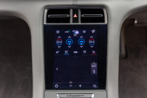 タイカンクロスツーリスモ 4 4+1シート 4WD