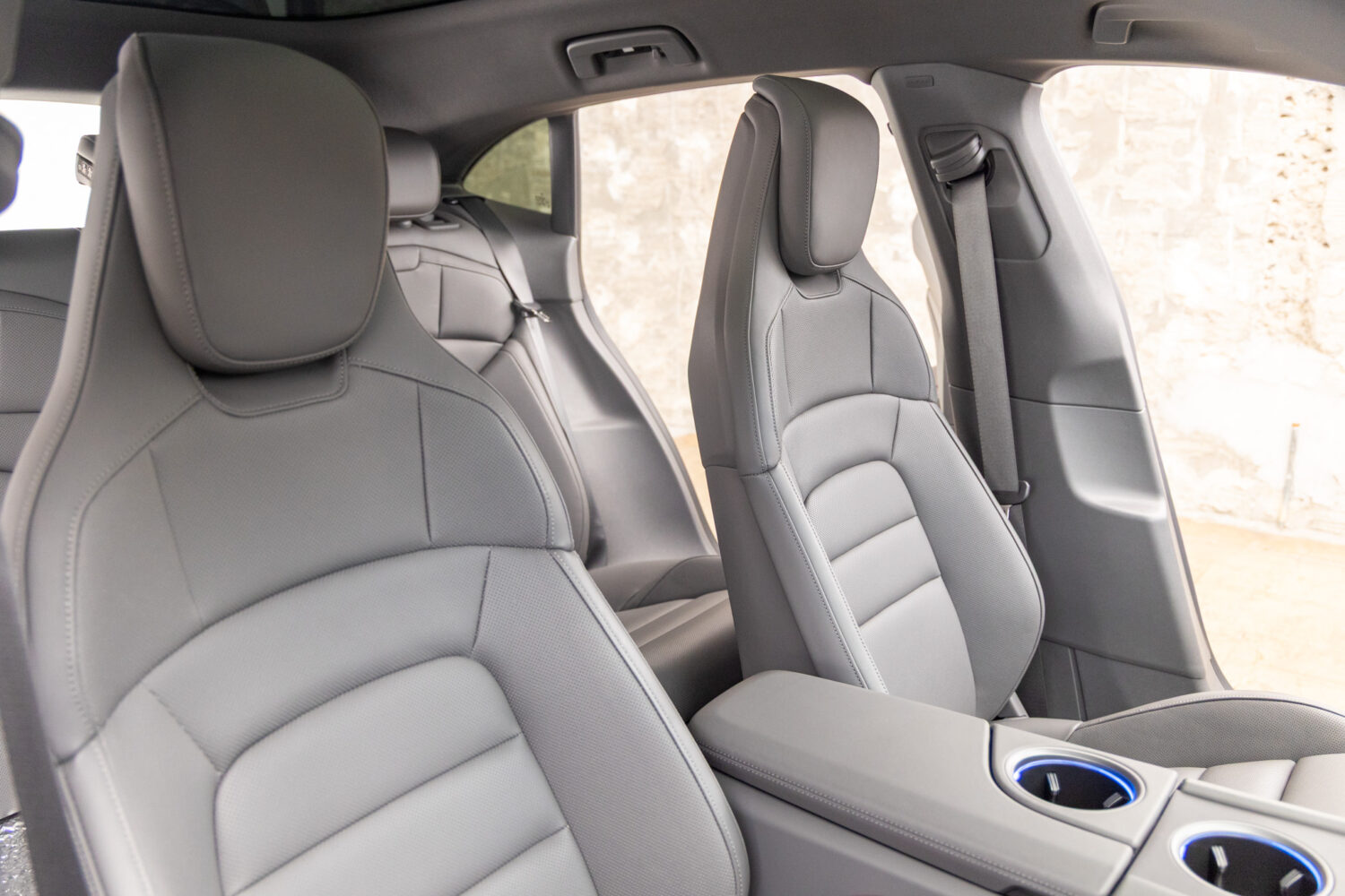 タイカンクロスツーリスモ 4 4+1シート 4WD