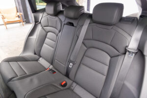 タイカンクロスツーリスモ 4 4+1シート 4WD