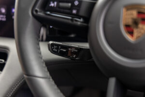 タイカンクロスツーリスモ 4 4+1シート 4WD