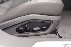 タイカンクロスツーリスモ 4 4+1シート 4WD