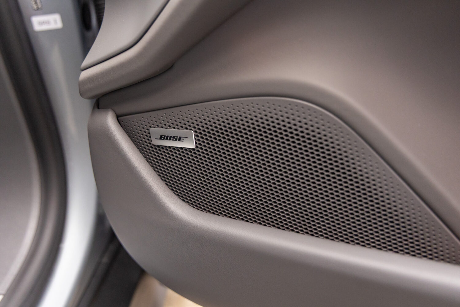 タイカンクロスツーリスモ 4 4+1シート 4WD