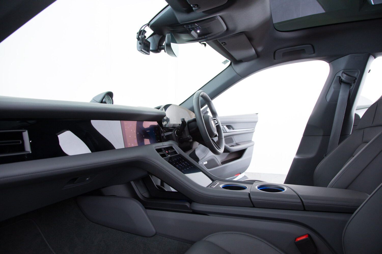 タイカンクロスツーリスモ 4 4+1シート 4WD