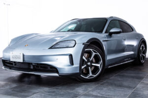 タイカンクロスツーリスモ 4 4+1シート 4WD