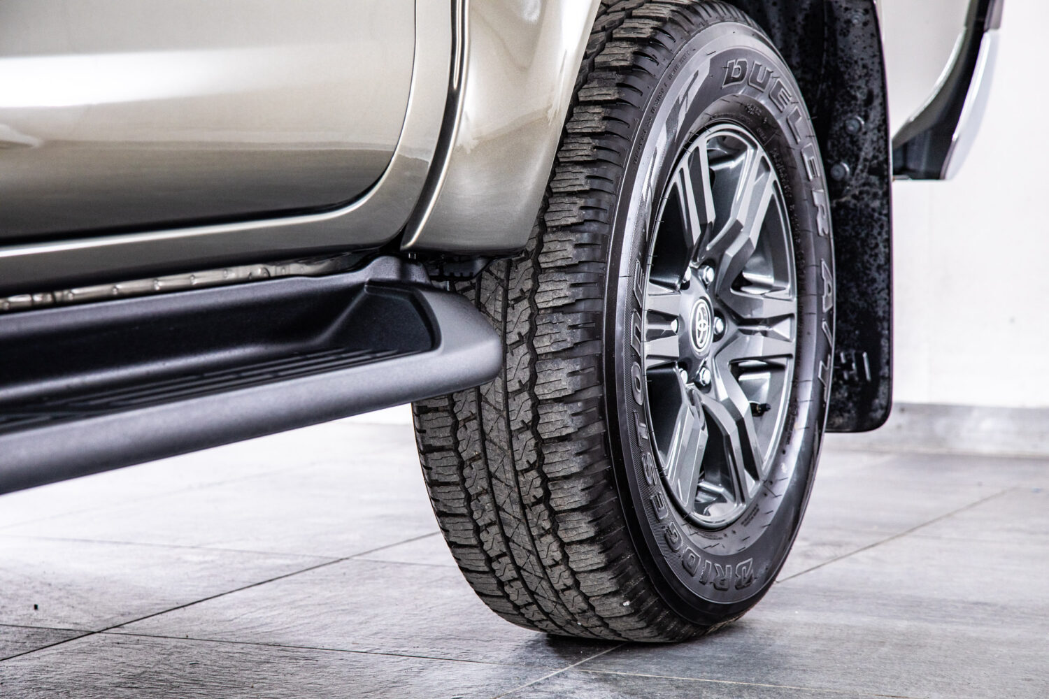 ハイラックス 2.4 Z ディーゼルターボ 4WD