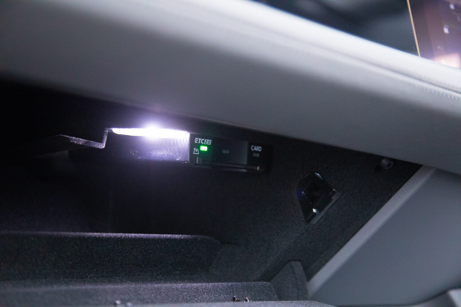 タイカンクロスツーリスモ 4 4+1シート 4WD