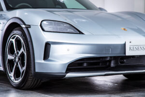 タイカンクロスツーリスモ 4 4+1シート 4WD