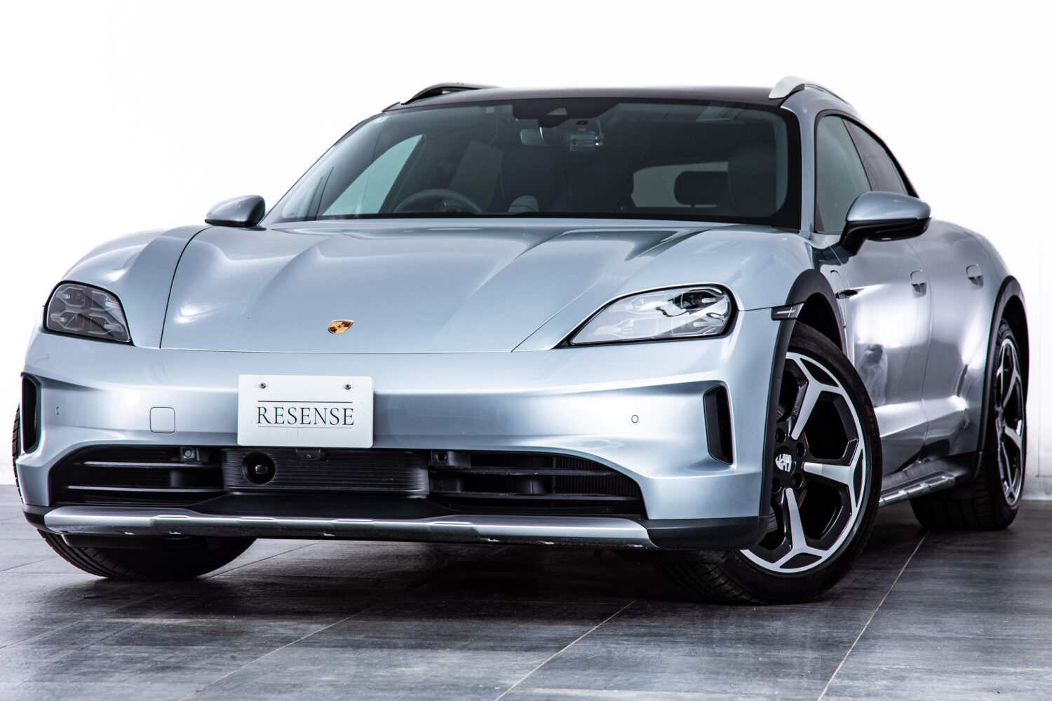 タイカンクロスツーリスモ 4 4+1シート 4WD