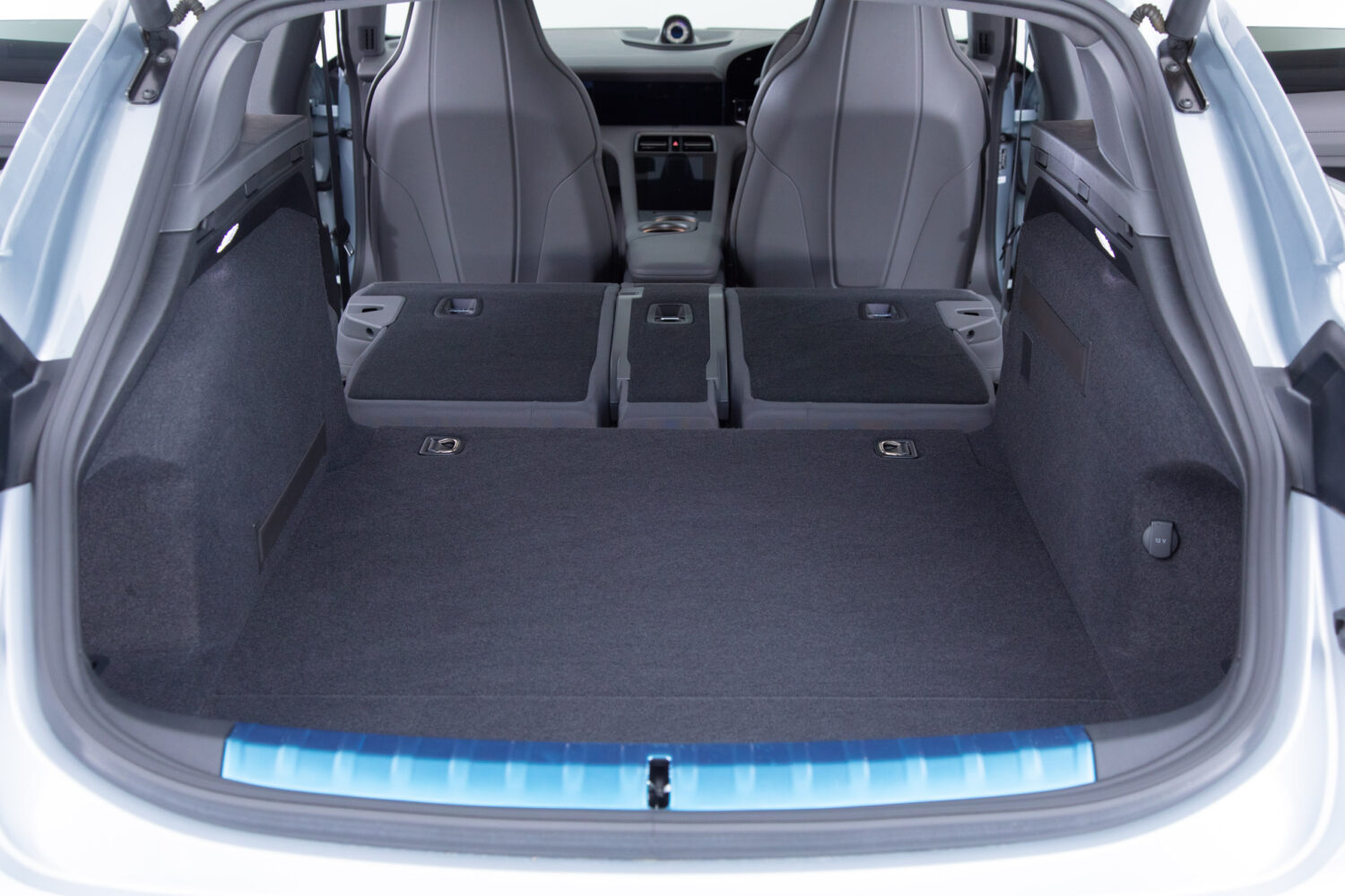 タイカンクロスツーリスモ 4 4+1シート 4WD