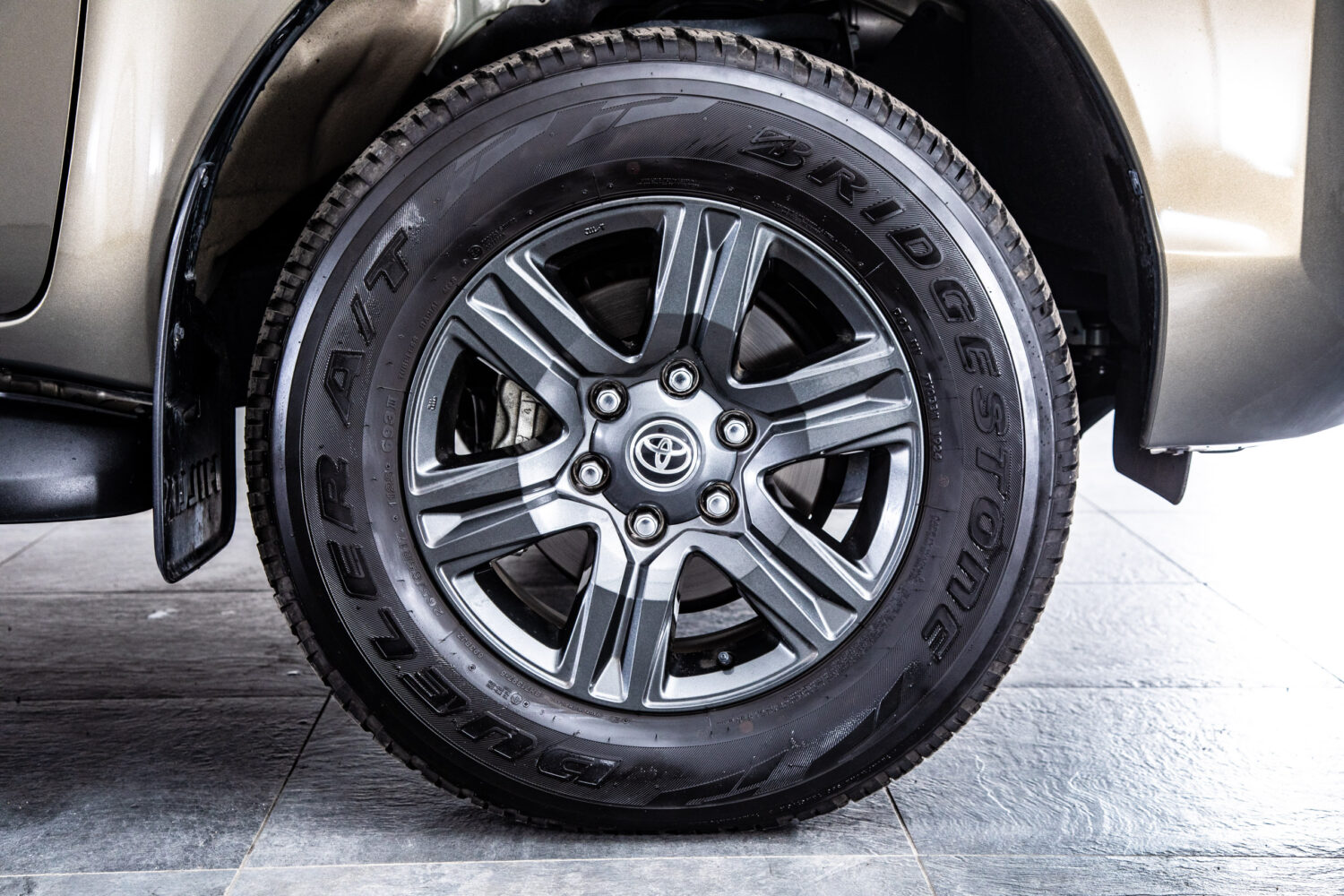 ハイラックス 2.4 Z ディーゼルターボ 4WD