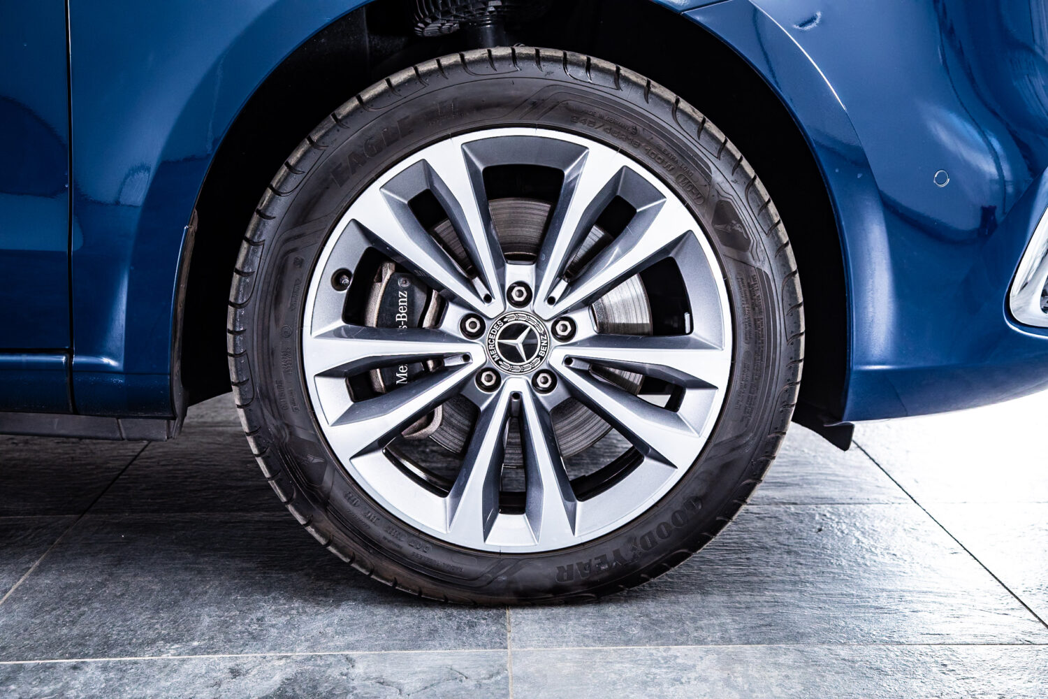 Vクラス V220 d アバンギャルド ロング ディーゼルターボ