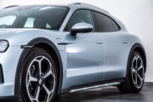 タイカンクロスツーリスモ 4 4+1シート 4WD