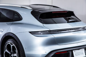 タイカンクロスツーリスモ 4 4+1シート 4WD