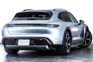 タイカンクロスツーリスモ 4 4+1シート 4WD