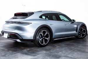 タイカンクロスツーリスモ 4 4+1シート 4WD