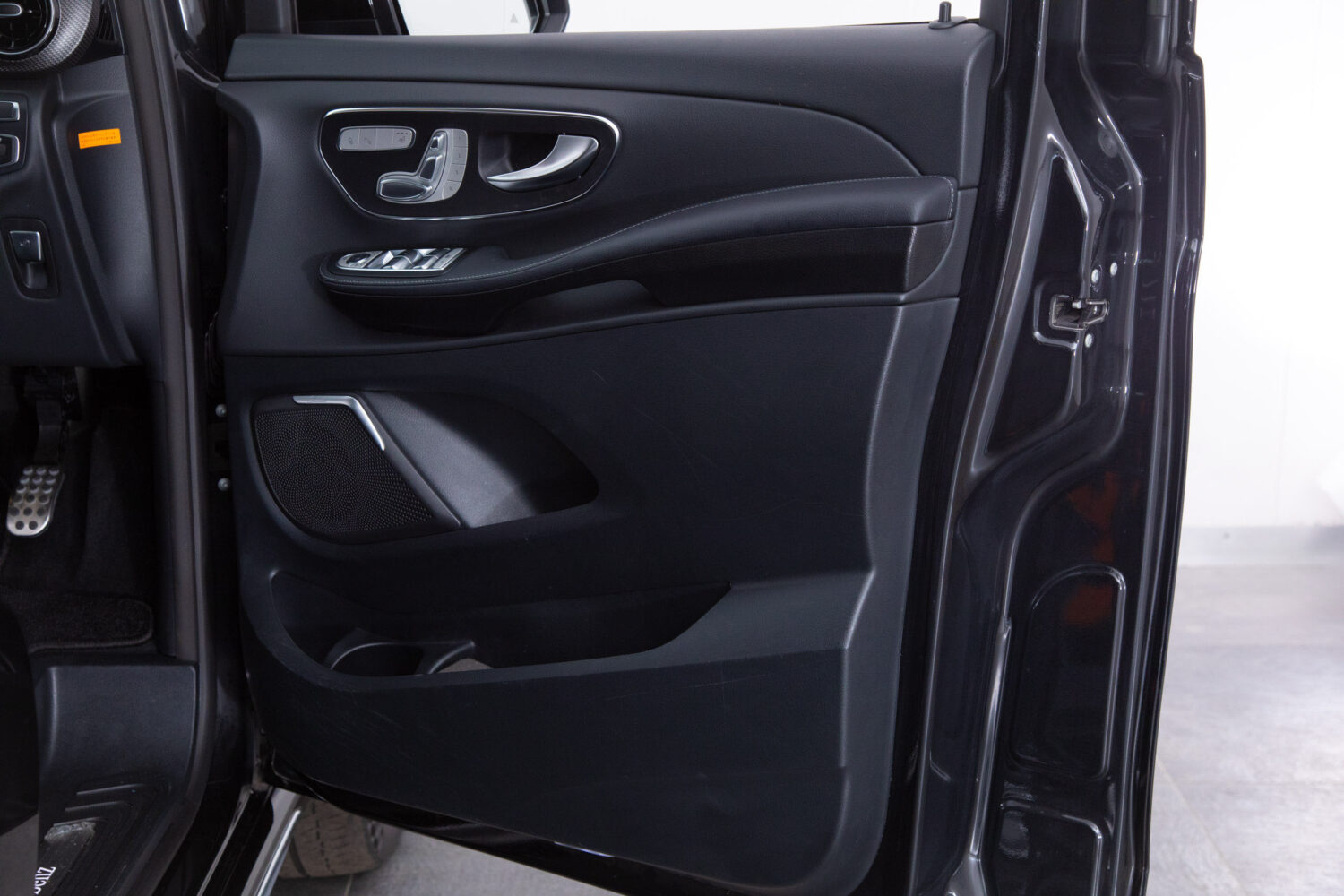 ベンツ Vクラス V220 d アバンギャルド ロング AMGラインパッケージ ディーゼルターボ