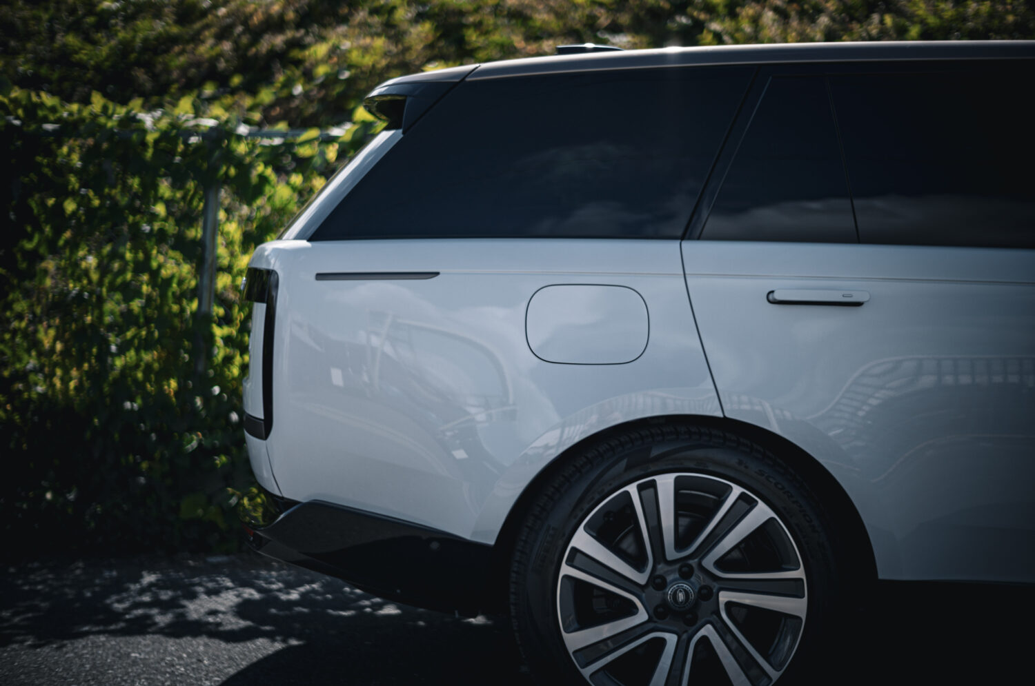 レンジローバーSV P530(4WD/8AT)カリナンの向こう側