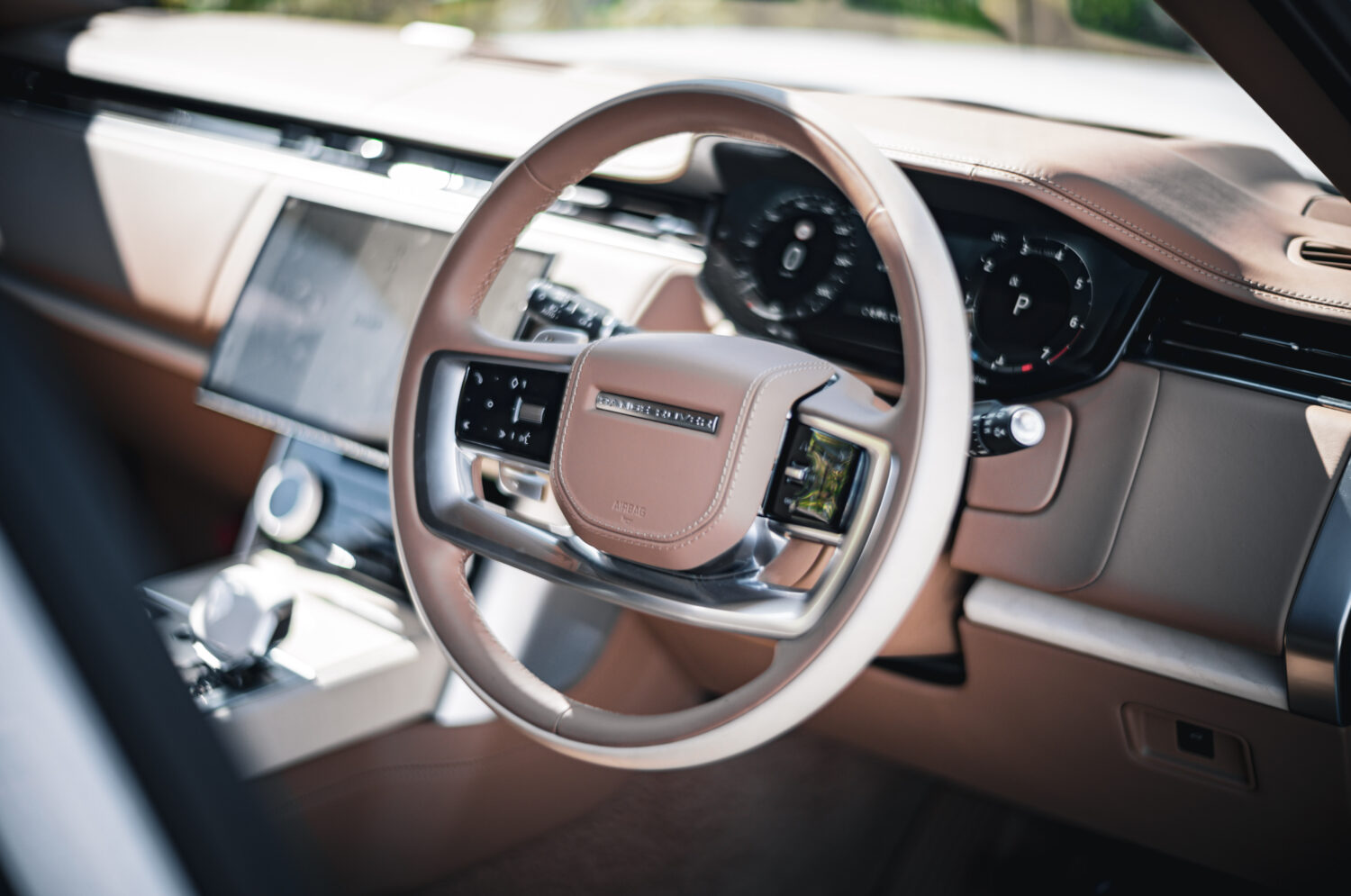 レンジローバーSV P530(4WD/8AT)カリナンの向こう側