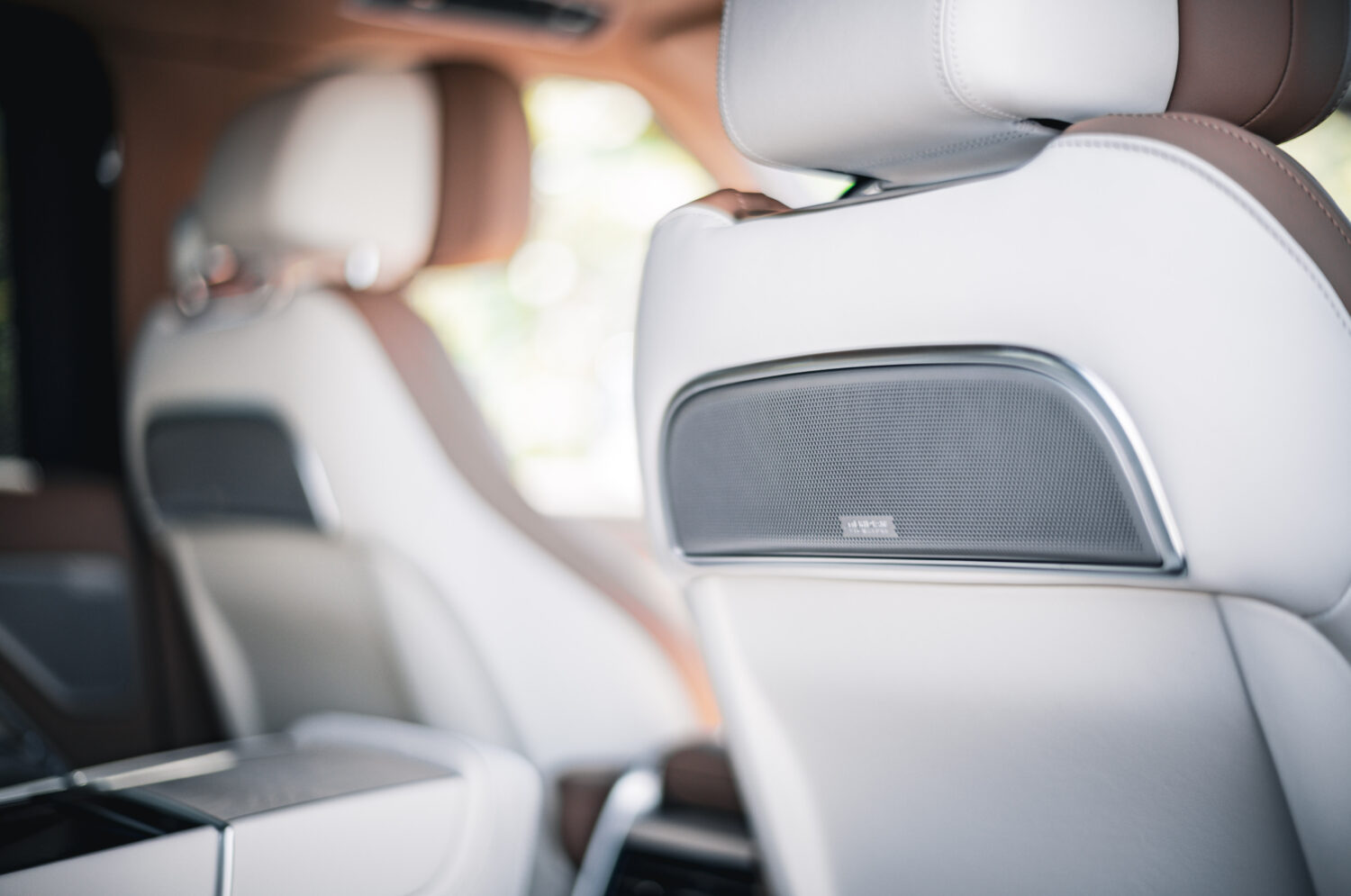 レンジローバーSV P530(4WD/8AT)カリナンの向こう側