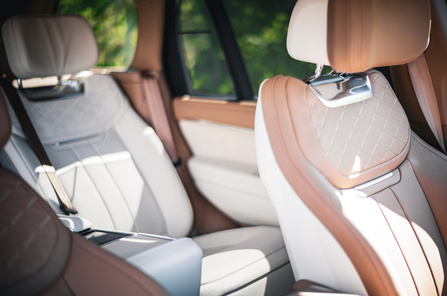 レンジローバーSV P530(4WD/8AT)カリナンの向こう側