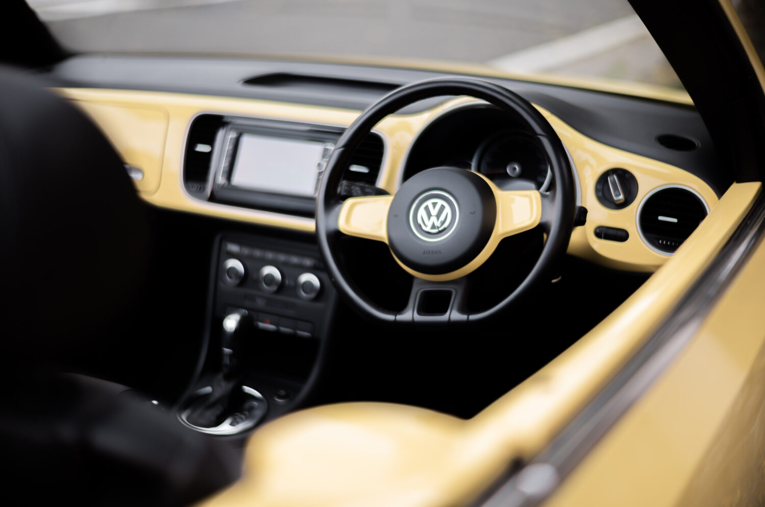 フォルクスワーゲン・ザ・ビートル・カブリオレ（FF/7AT）冬こそオープンカー