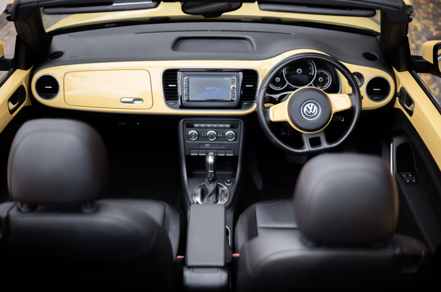 フォルクスワーゲン・ザ・ビートル・カブリオレ（FF/7AT）冬こそオープンカー