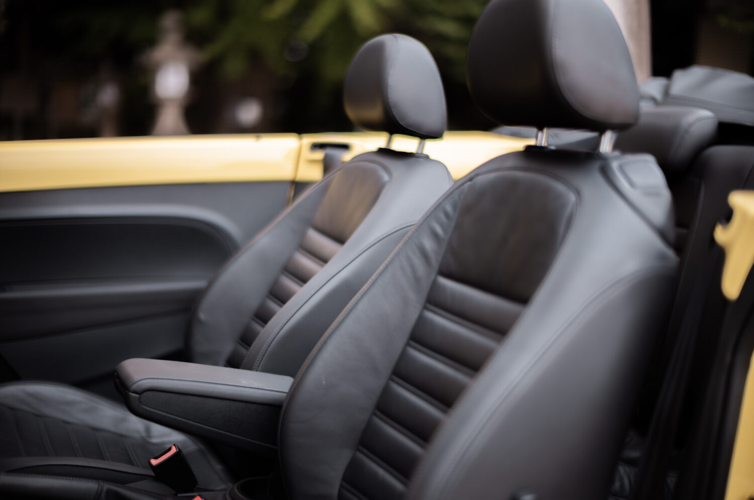 フォルクスワーゲン・ザ・ビートル・カブリオレ（FF/7AT）冬こそオープンカー