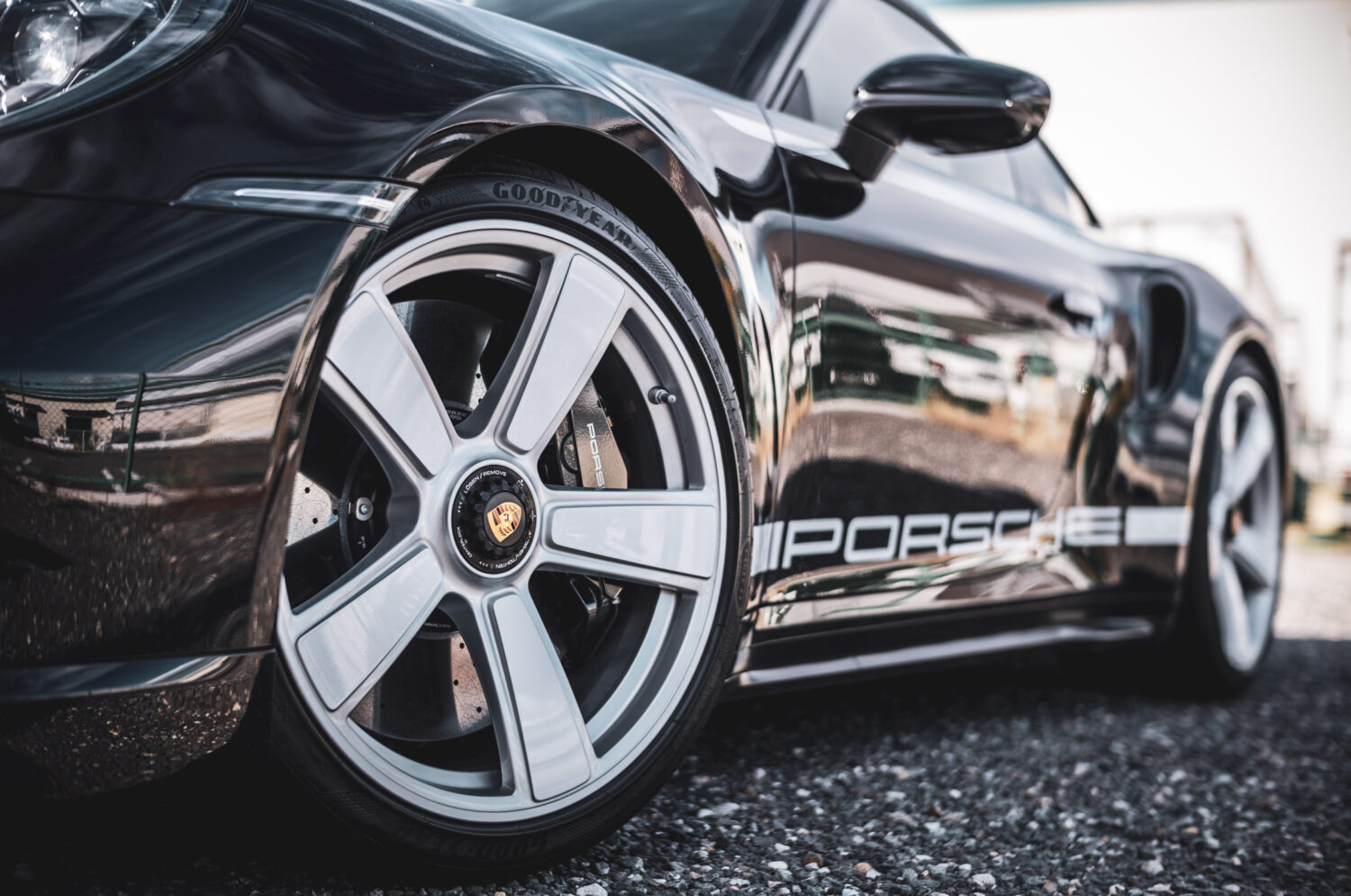 ポルシェ・911 ターボ 50イヤーズ（4WD/8AT）半世紀の証を纏う