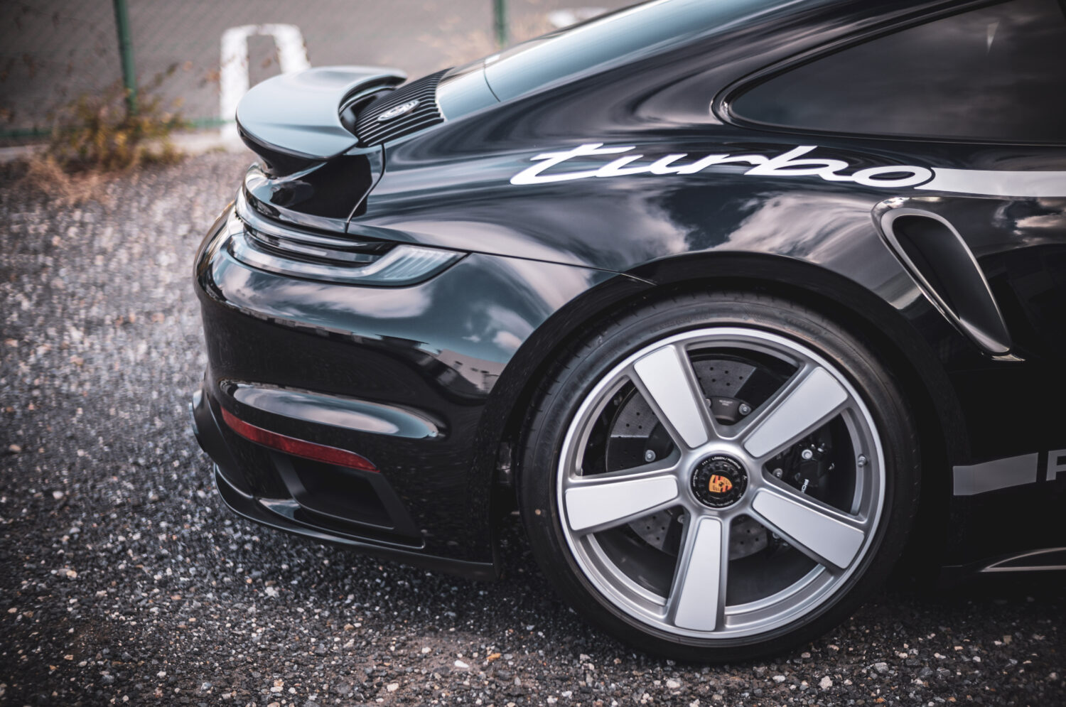 ポルシェ・911 ターボ 50イヤーズ（4WD/8AT）半世紀の証を纏う