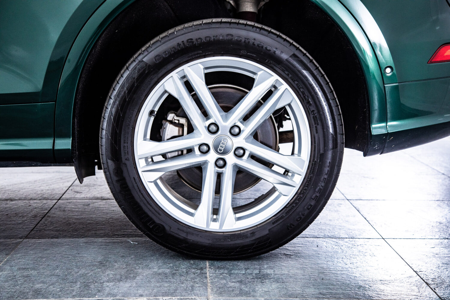 Q5 40TDIクワトロ スポーツ SラインPKG 4WD