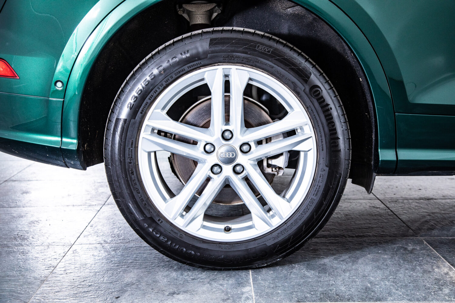 Q5 40TDIクワトロ スポーツ SラインPKG 4WD