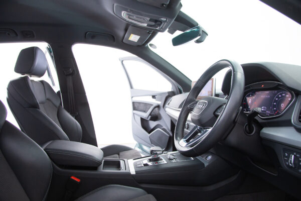 Q5 40TDIクワトロ スポーツ SラインPKG 4WD
