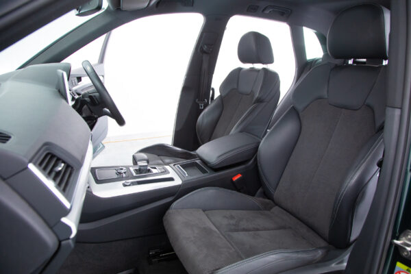 Q5 40TDIクワトロ スポーツ SラインPKG 4WD