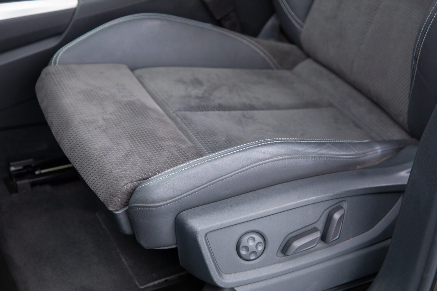 Q5 40TDIクワトロ スポーツ SラインPKG 4WD