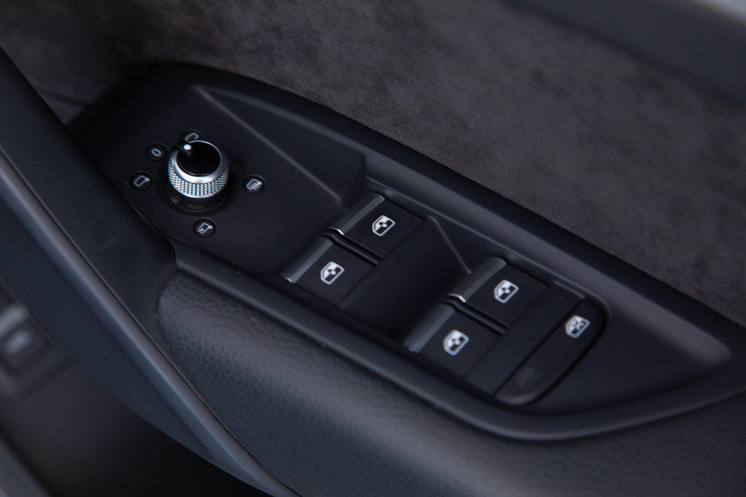 Q5 40TDIクワトロ スポーツ SラインPKG 4WD