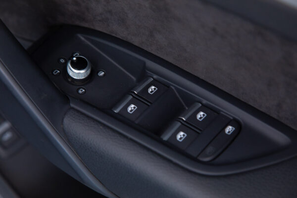 Q5 40TDIクワトロ スポーツ SラインPKG 4WD