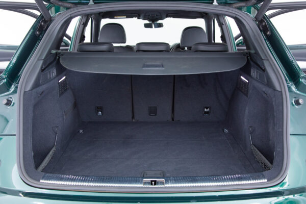 Q5 40TDIクワトロ スポーツ SラインPKG 4WD