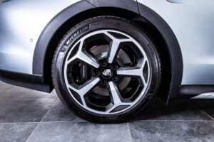 タイカンクロスツーリスモ 4 4+1シート 4WD