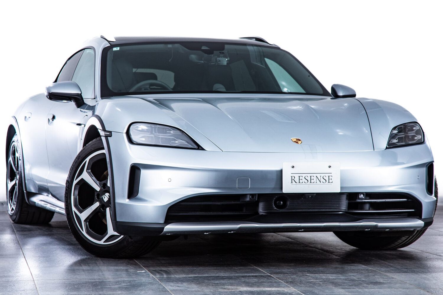 タイカンクロスツーリスモ 4 4+1シート 4WD