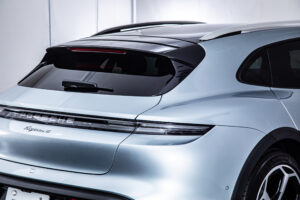 タイカンクロスツーリスモ 4 4+1シート 4WD