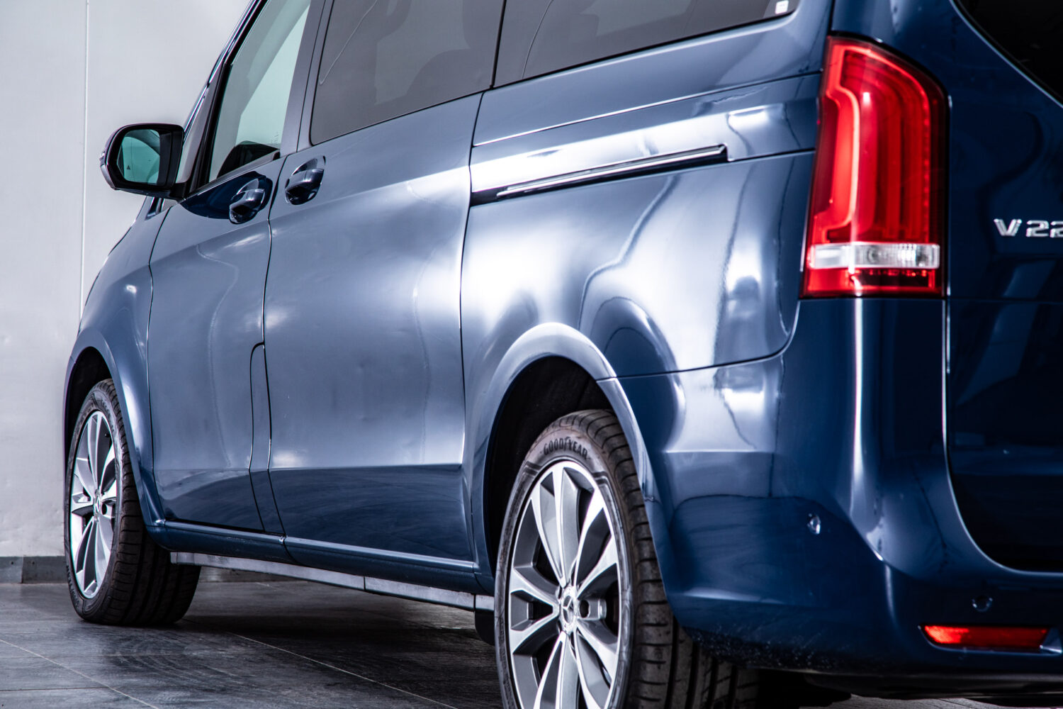 Vクラス V220 d アバンギャルド ロング ディーゼルターボ