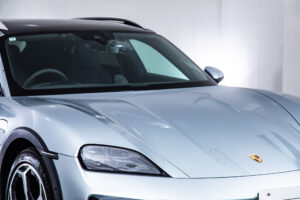 タイカンクロスツーリスモ 4 4+1シート 4WD