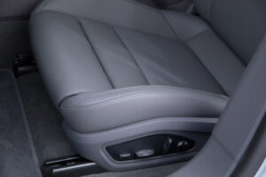 タイカンクロスツーリスモ 4 4+1シート 4WD