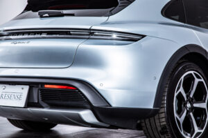 タイカンクロスツーリスモ 4 4+1シート 4WD